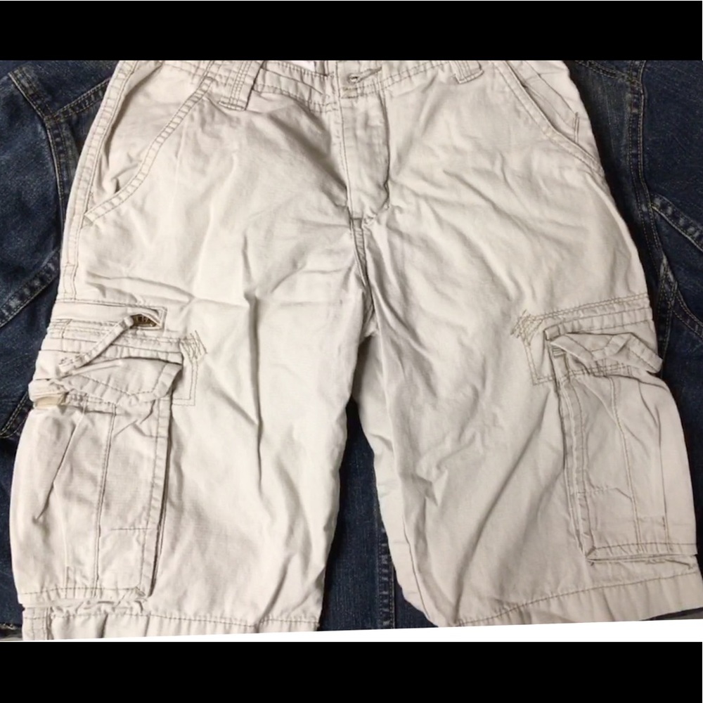 Lee Dungarees khaki cargo shorts, size 12.